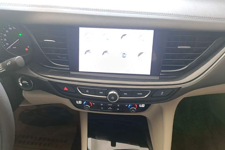 Used Buick Regal 2021 552T Elite Edition Audio And AC Panel