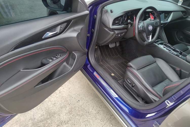 Used Buick Regal 2021 GS 28T Elite Model Driver Seat