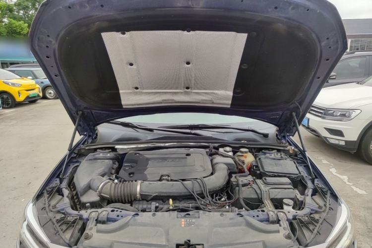 Used Buick Regal 2021 GS 28T Elite Model Engine Bay