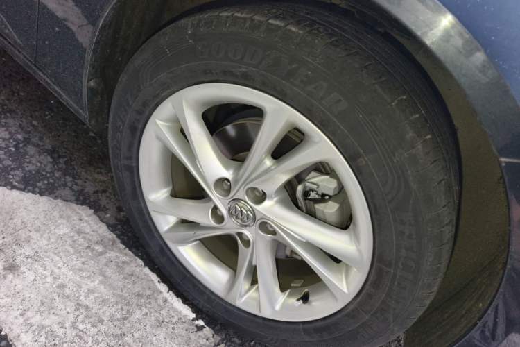 Used Buick Regal 2021 552T Elite Edition Right Front Wheel Hub