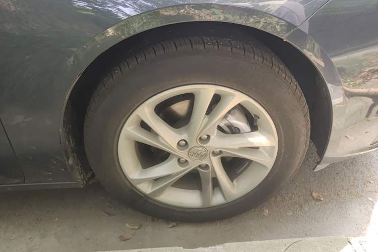Used Buick Regal 2021 552T Elite Edition Right Front Wheel Hub
