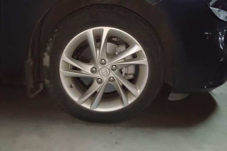 Used Buick Regal 2021 552T Elite Edition Right Front Wheel Hub