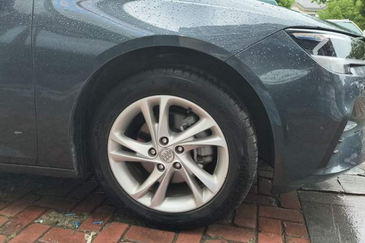Used Buick Regal 2021 552T Elite Edition Right Front Wheel Hub