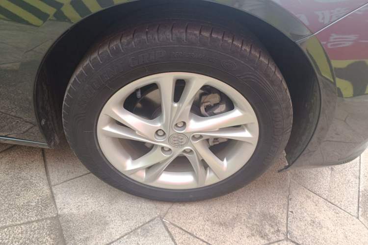Used Buick Regal 2021 552T Elite Edition Right Front Wheel Hub