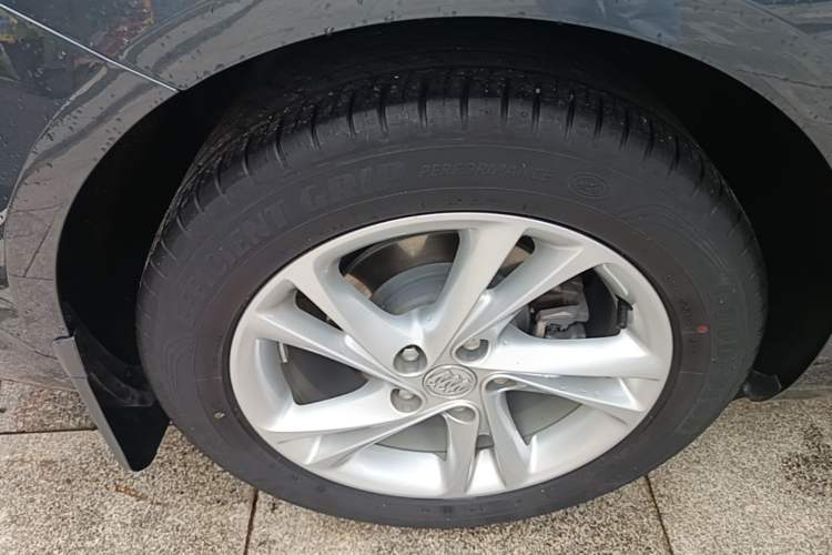 Used Buick Regal 2021 552T Elite Edition Right Rear Wheel Hub