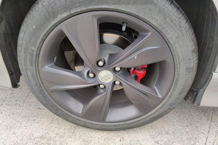 Used Buick Regal 2021 GS 28T Elite Model Right Rear Wheel Hub