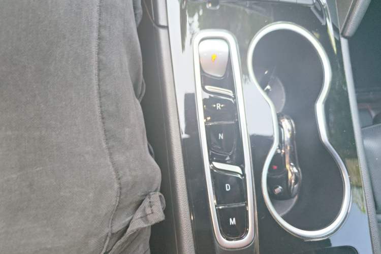 Used Buick Regal 2021 GS 28T Elite Model Gear Lever
