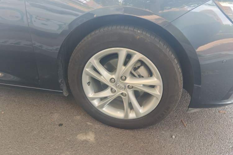Used Buick Regal 2021 552T Elite Edition Right Front Wheel Hub