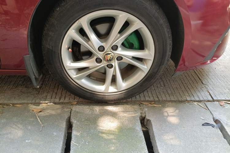 Used Buick Regal 2021 552T Elite Edition Right Front Wheel Hub