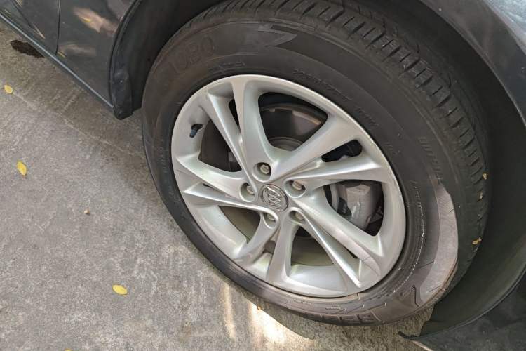 Used Buick Regal 2021 552T Elite Edition Right Front Wheel Hub