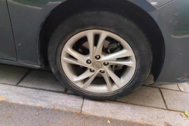 Used Buick Regal 2021 552T Elite Edition Right Front Wheel Hub