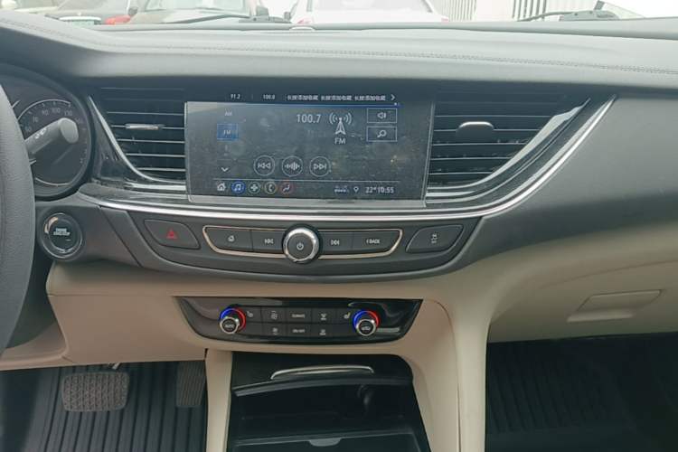 Used Buick Regal 2021 552T Elite Edition Audio And AC Panel