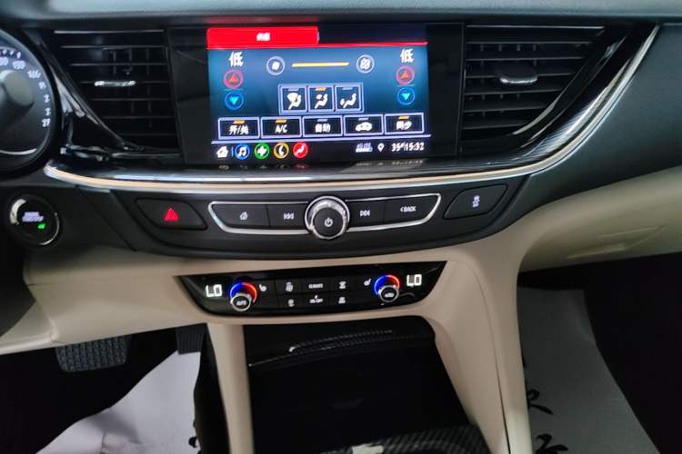 Used Buick Regal 2021 552T Elite Edition Audio And AC Panel