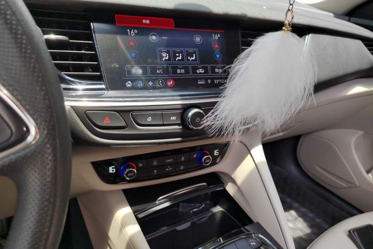 Used Buick Regal 2021 552T Elite Edition Audio And AC Panel