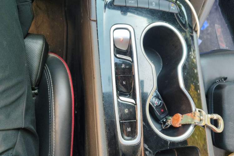Used Buick Regal 2021 GS 28T Elite Model Gear Lever
