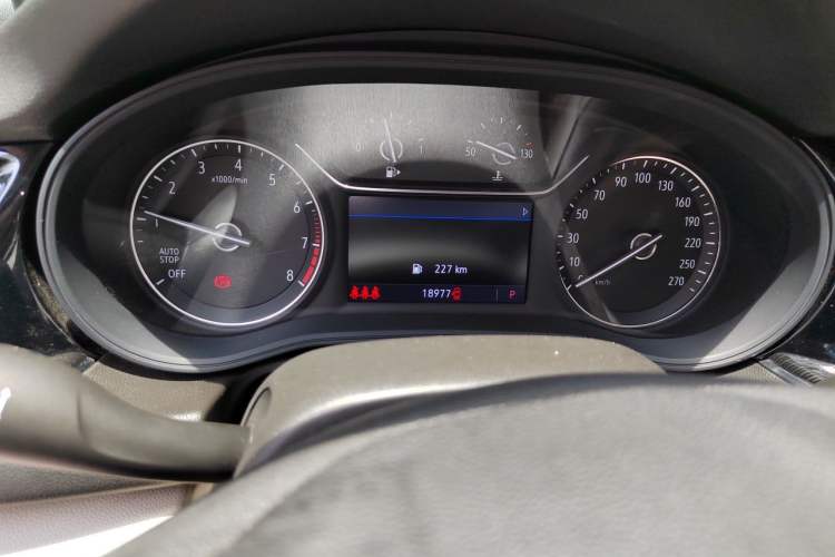 Used Buick Regal 2021 552T Elite Edition Odometer Close Up