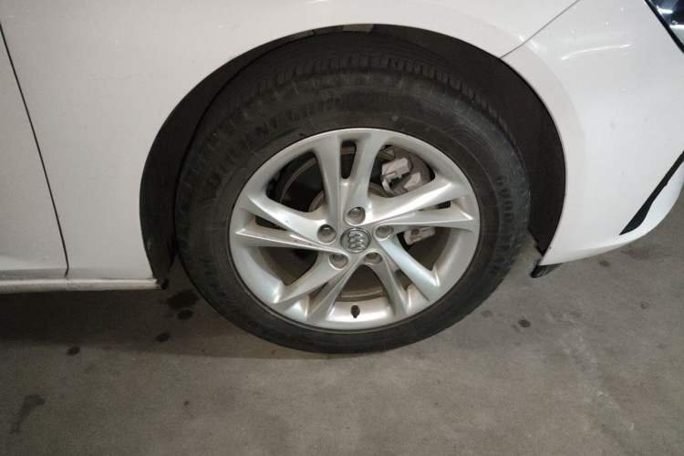 Used Buick Regal 2021 552T Elite Edition Right Front Wheel Hub