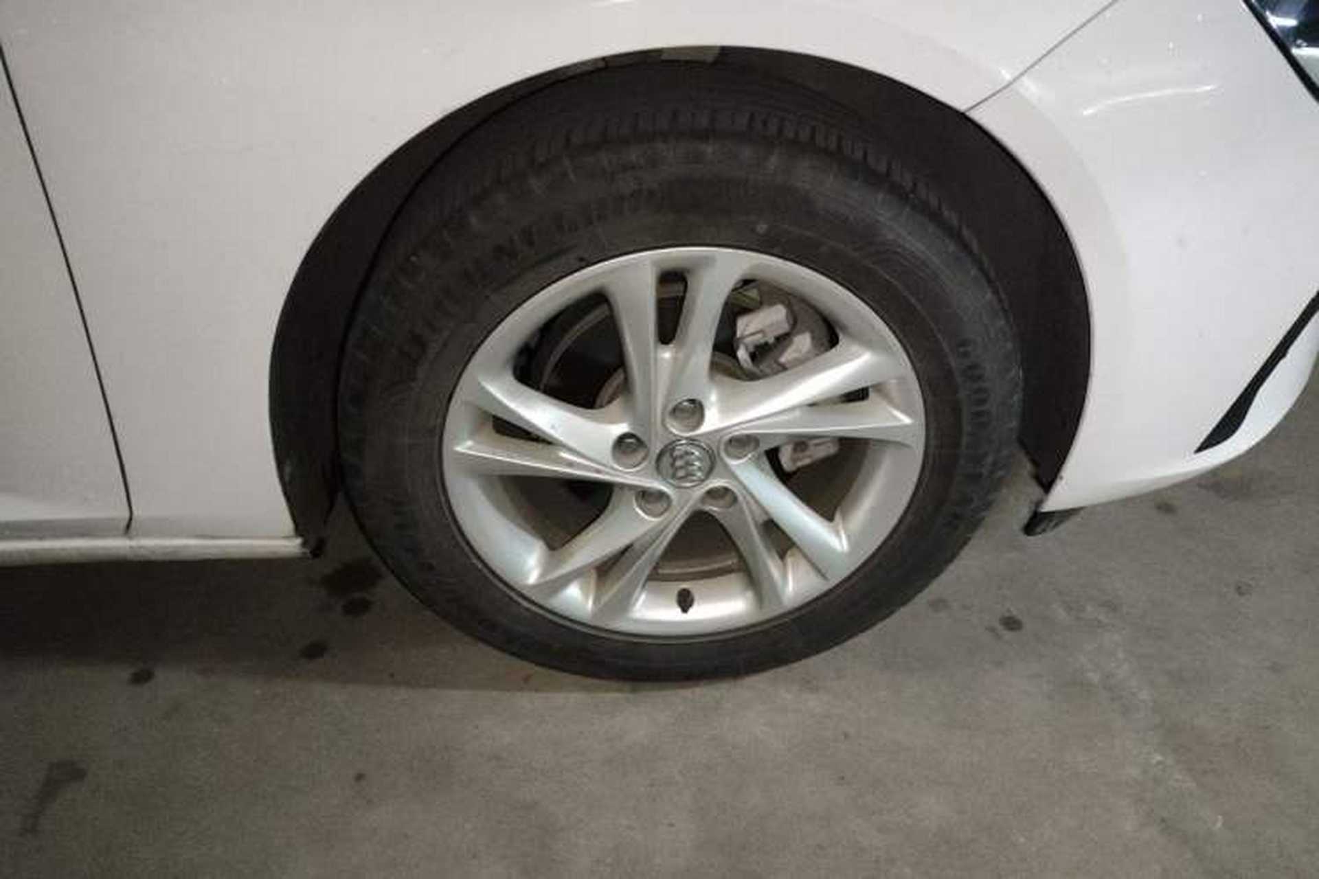 Used Buick Regal 2021 552T Elite Edition Right Front Wheel Hub
