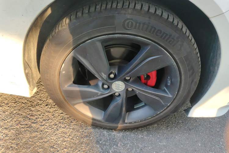 Used Buick Regal 2021 GS 28T Elite Model Right Front Wheel Hub