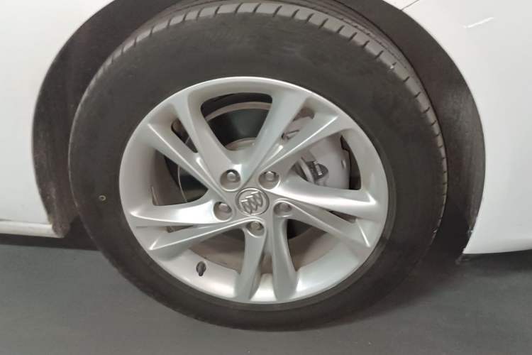 Used Buick Regal 2021 552T Elite Edition Right Front Wheel Hub