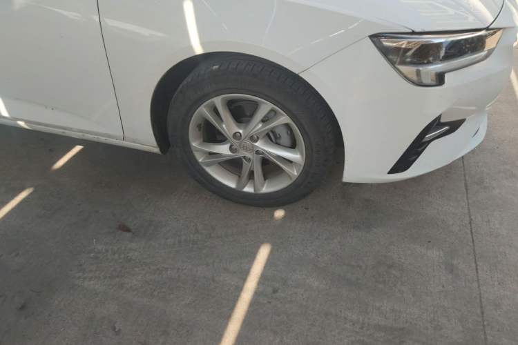 Used Buick Regal 2021 552T Elite Edition Right Front Wheel Hub