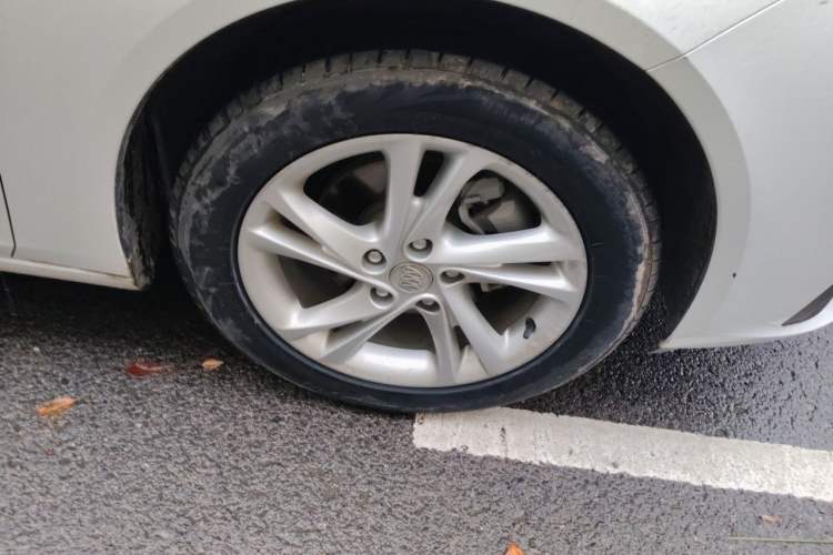 Used Buick Regal 2021 552T Elite Edition Right Front Wheel Hub