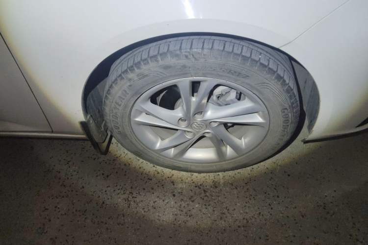 Used Buick Regal 2021 552T Elite Edition Right Front Wheel Hub