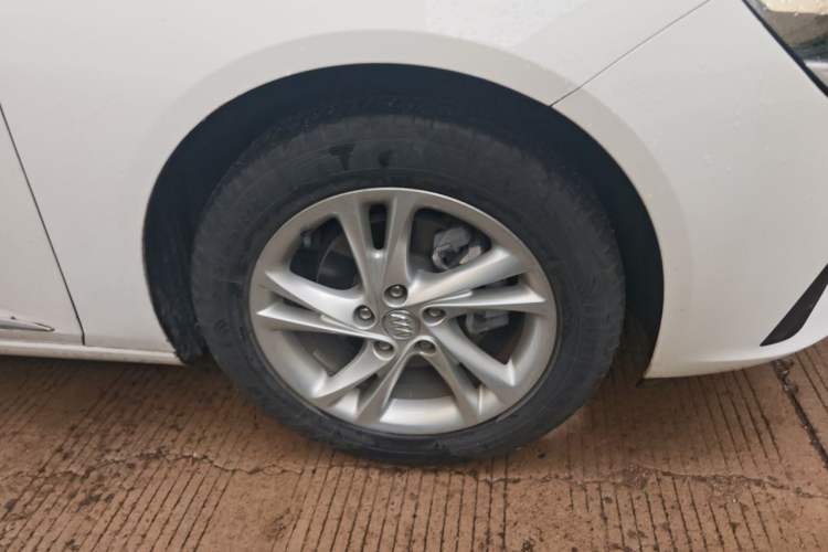 Used Buick Regal 2021 552T Elite Edition Right Front Wheel Hub