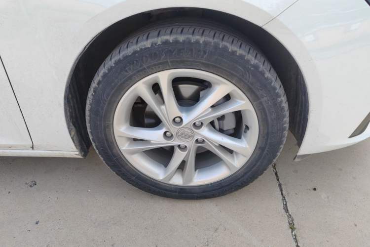Used Buick Regal 2021 552T Elite Edition Right Front Wheel Hub