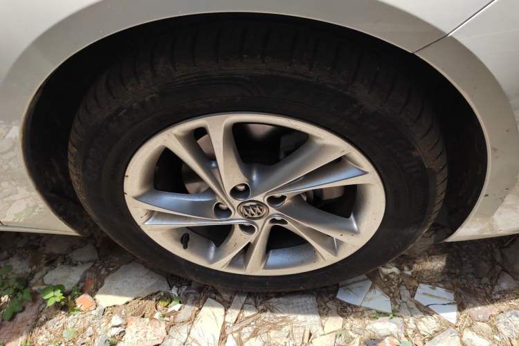 Used Buick Regal 2021 552T Elite Edition Right Front Wheel Hub