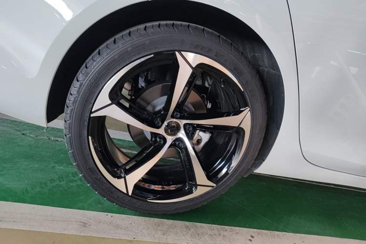 Used Buick Regal 2021 552T Elite Edition Right Rear Wheel Hub