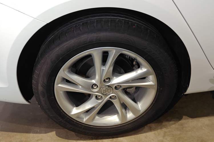 Used Buick Regal 2021 552T Elite Edition Right Rear Wheel Hub