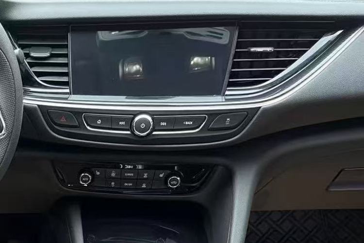 Used Buick Regal 2022 552T Smart Edition Audio And AC Panel