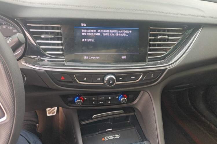 Used Buick Regal 2022 552T Smart Edition Audio And AC Panel