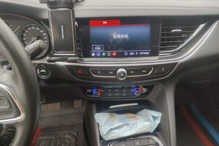 Used Buick Regal 2022 552T Smart Edition Audio And AC Panel