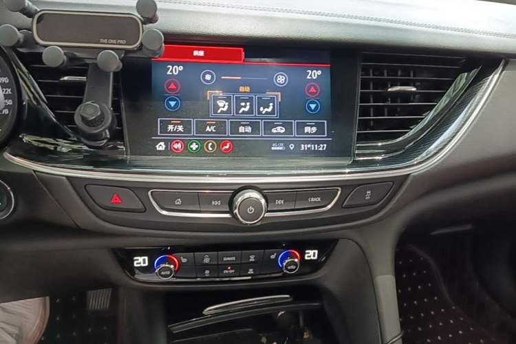 Used Buick Regal 2022 552T Smart Edition Audio And AC Panel