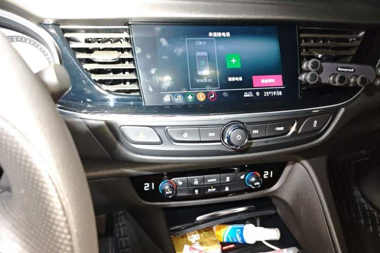 Used Buick Regal 2022 552T Smart Edition Audio And AC Panel