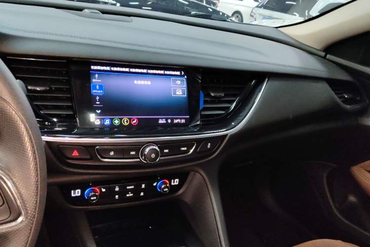Used Buick Regal 2022 552T Smart Edition Audio And AC Panel
