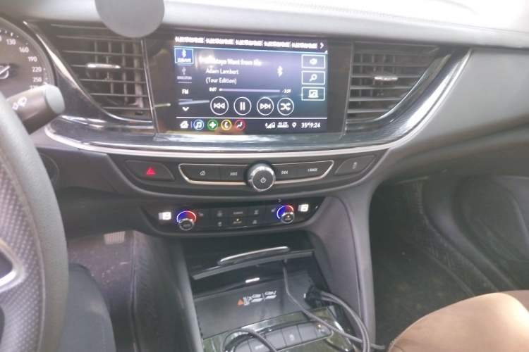Used Buick Regal 2022 552T Smart Edition Audio And AC Panel