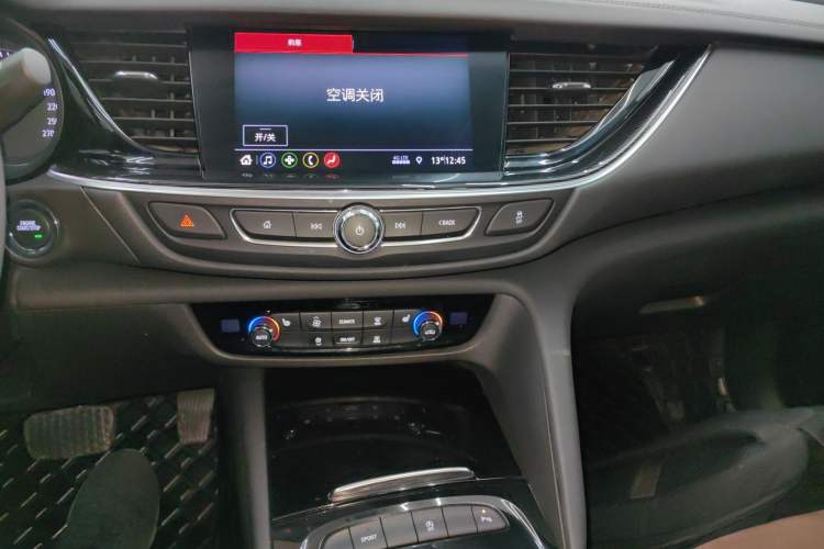Used Buick Regal 2022 552T Smart Edition Audio And AC Panel