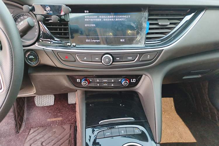 Used Buick Regal 2022 552T Smart Edition Audio And AC Panel