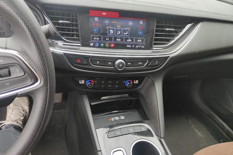 Used Buick Regal 2022 552T Smart Edition Audio And AC Panel