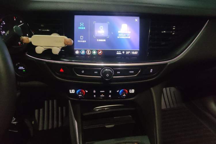 Used Buick Regal 2022 552T Smart Edition Audio And AC Panel