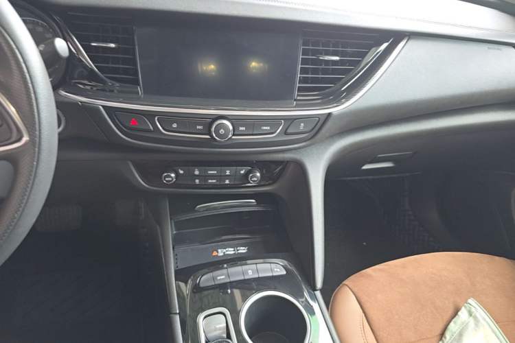 Used Buick Regal 2022 652T Smart Enjoyment Version Audio And AC Panel
