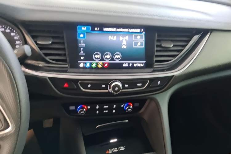 Used Buick Regal 2022 552T Smart Edition Audio And AC Panel