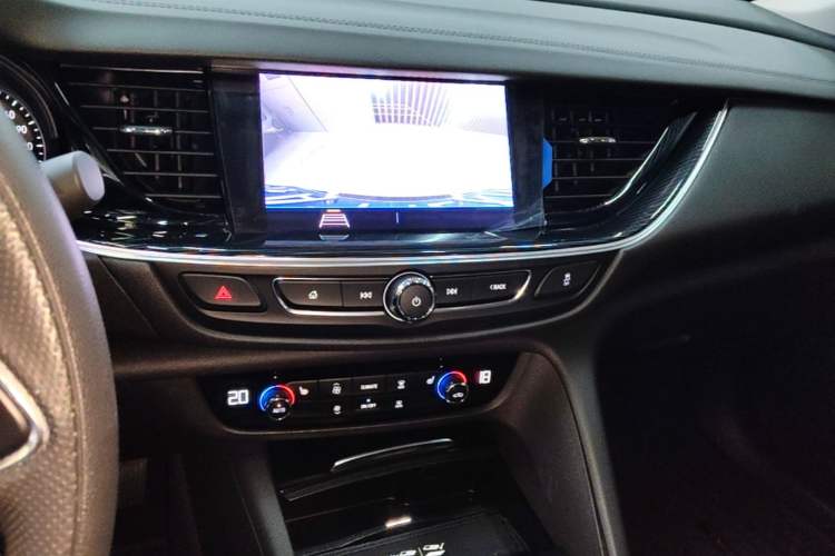 Used Buick Regal 2022 552T Smart Edition Audio And AC Panel