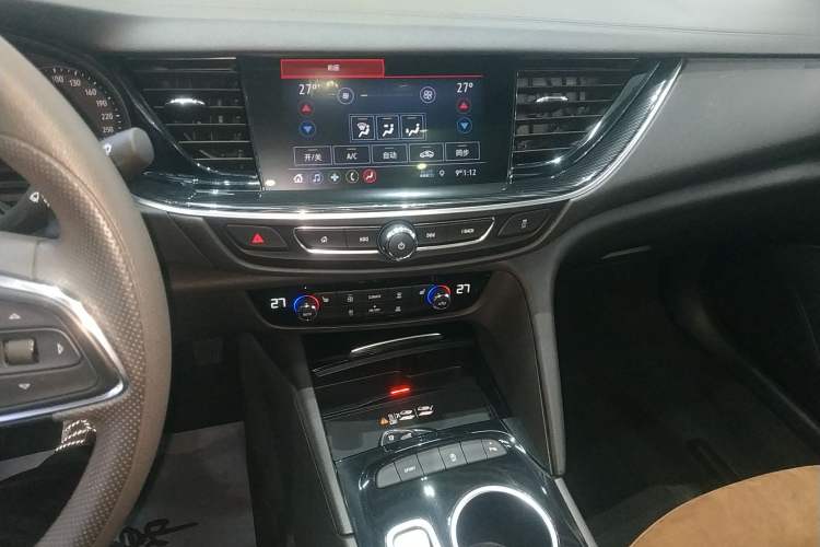 Used Buick Regal 2022 552T Smart Edition Audio And AC Panel