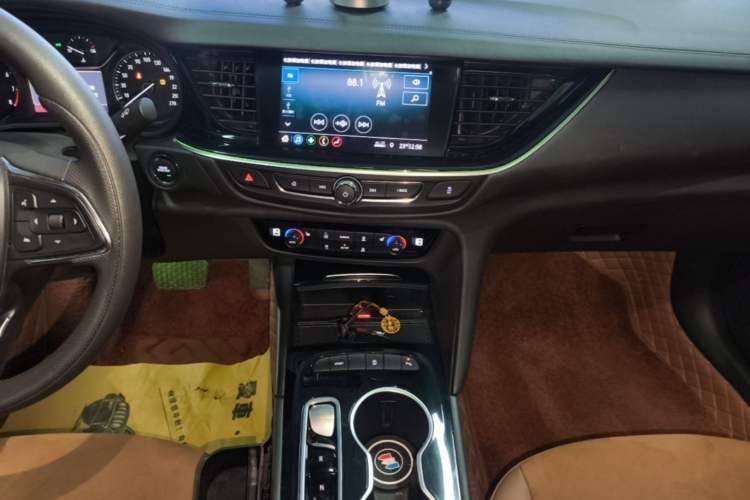 Used Buick Regal 2022 552T Smart Edition Audio And AC Panel