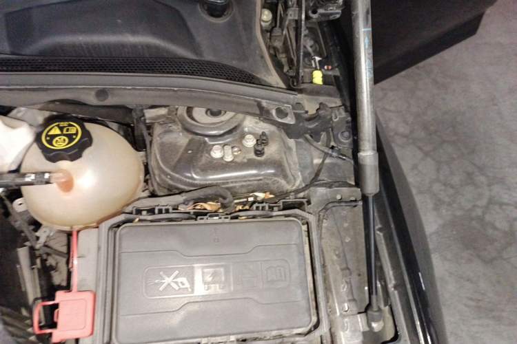 Used Buick Regal 2022 552T Smart Edition Engine Bay Left