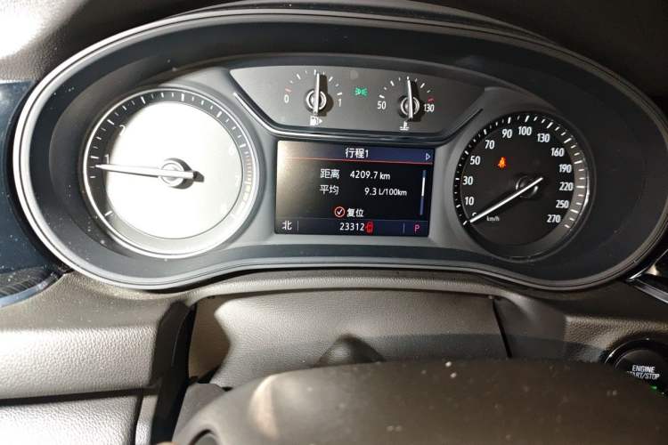 Used Buick Regal 2022 552T Smart Edition Odometer Close Up
